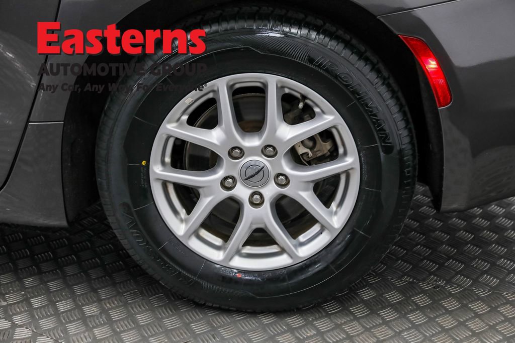 Used 2023 Chrysler Voyager LX image 34