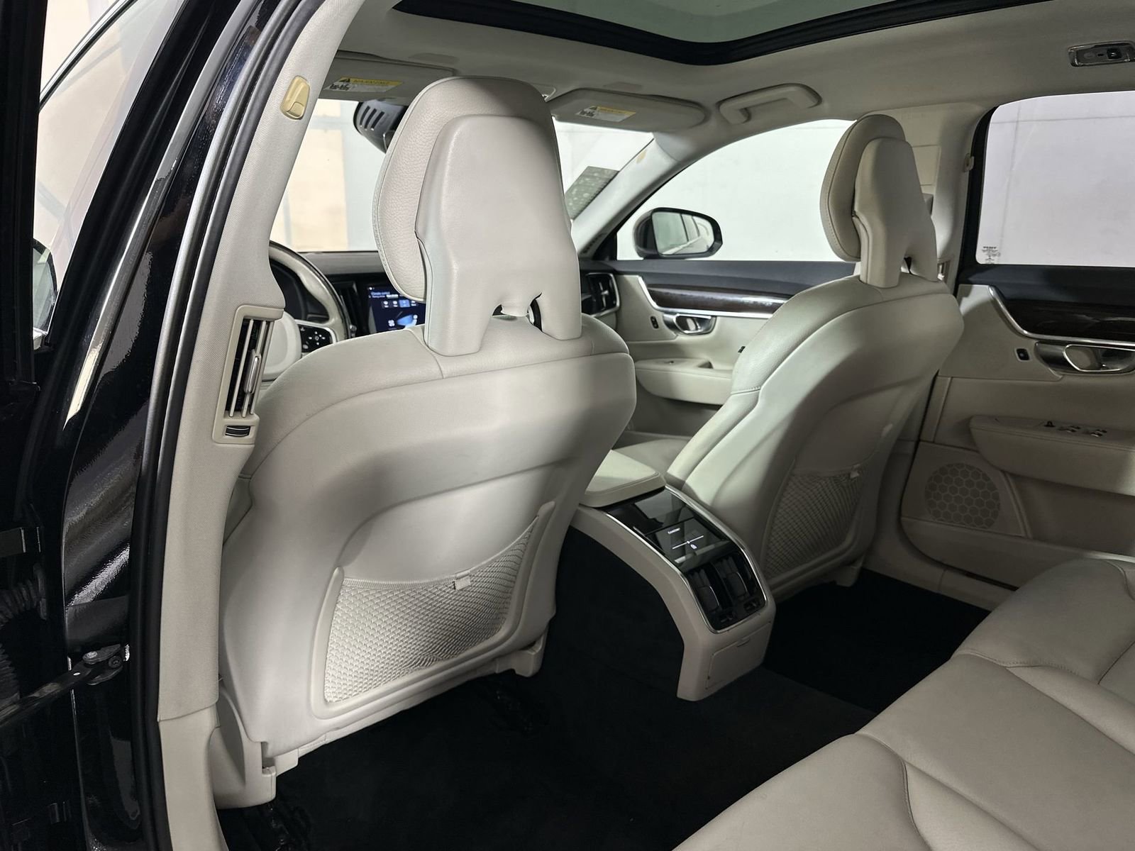 Used 2018 Volvo S90 T5 Momentum w/ Convenience Package image 24