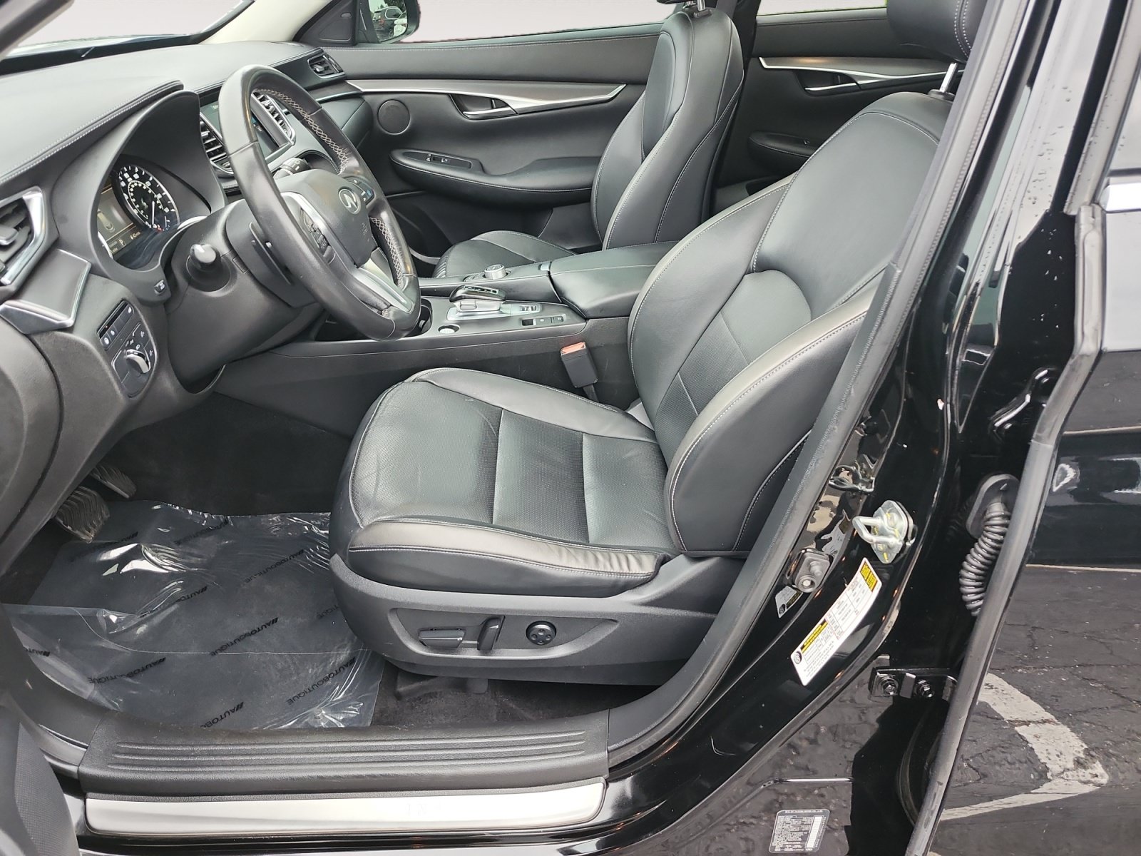 Used 2023 INFINITI QX50 Luxe AWD/4WD image 9