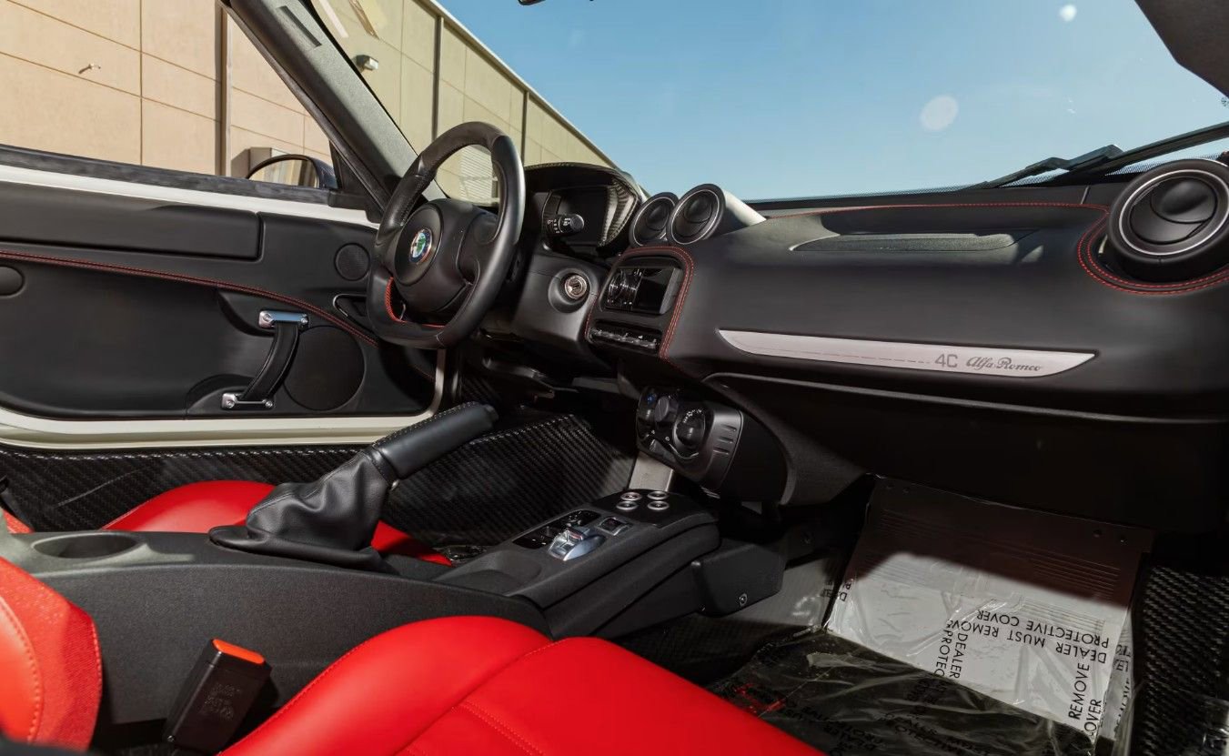 Used 2015 Alfa Romeo 4C Coupe w/ Leather Interior Group image 4