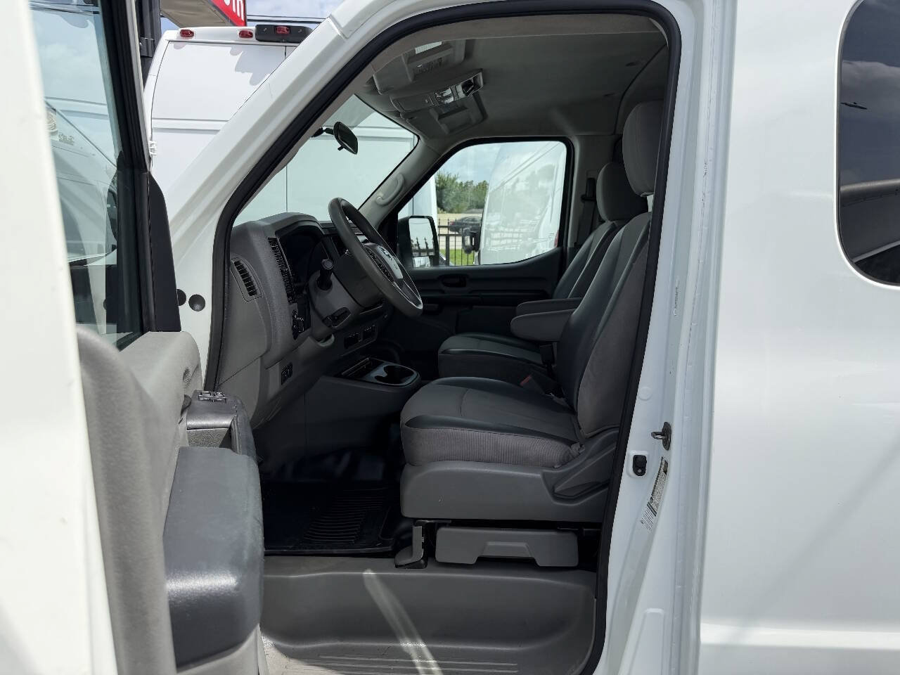 Used 2018 Nissan NV 3500 S RWD image 15
