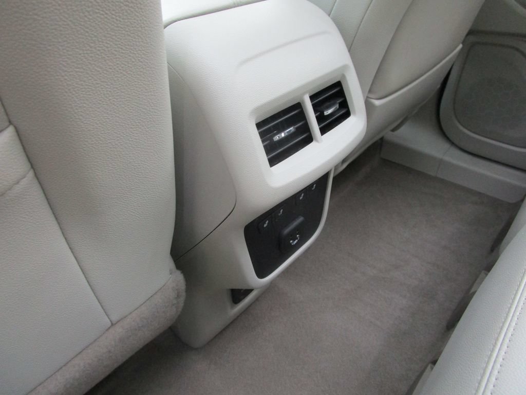 Used 2024 GMC Terrain Denali w/ Denali Premium Package AWD/4WD image 21