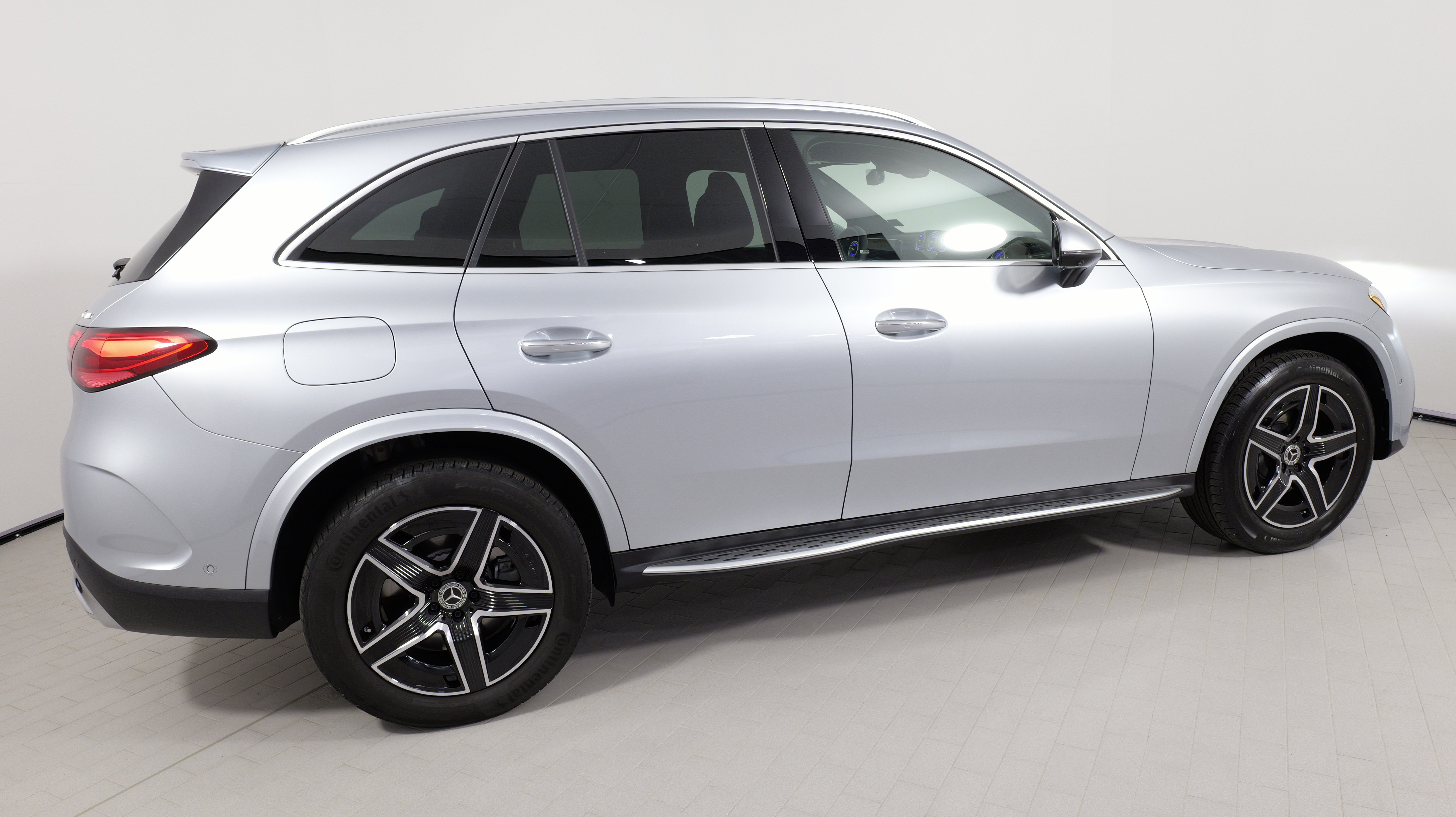 Used 2025 Mercedes-Benz GLC 350e 4MATIC image 12