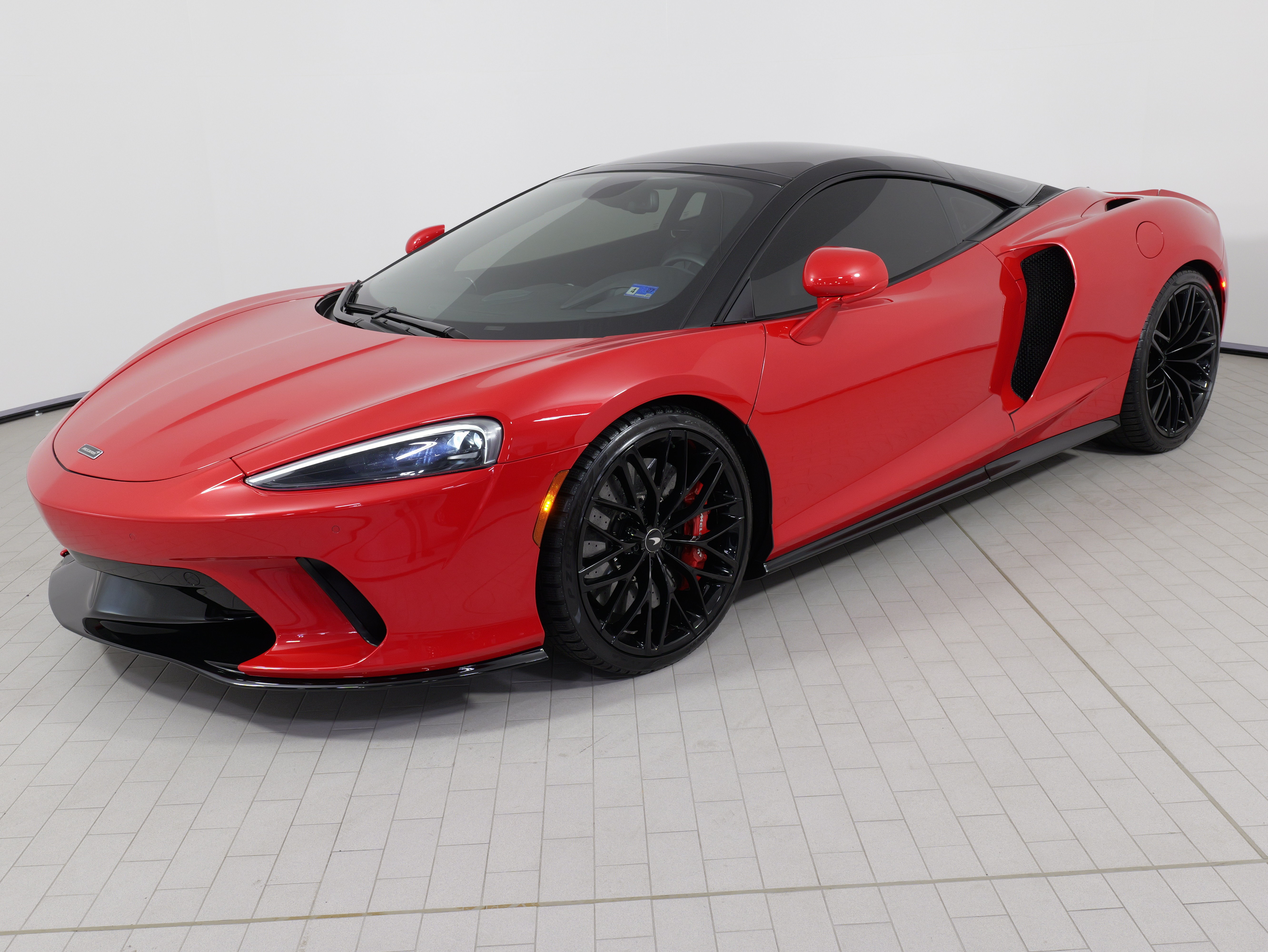 Used 2022 McLaren GT RWD image 1