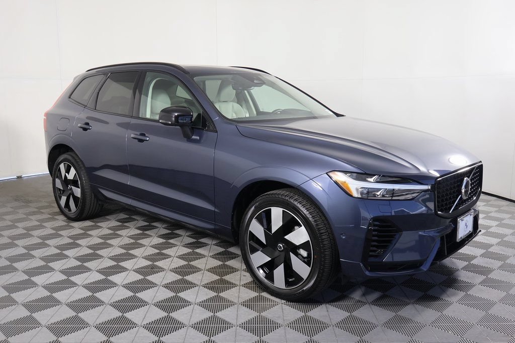 Used 2024 Volvo XC60 T8 Plus AWD/4WD image 3