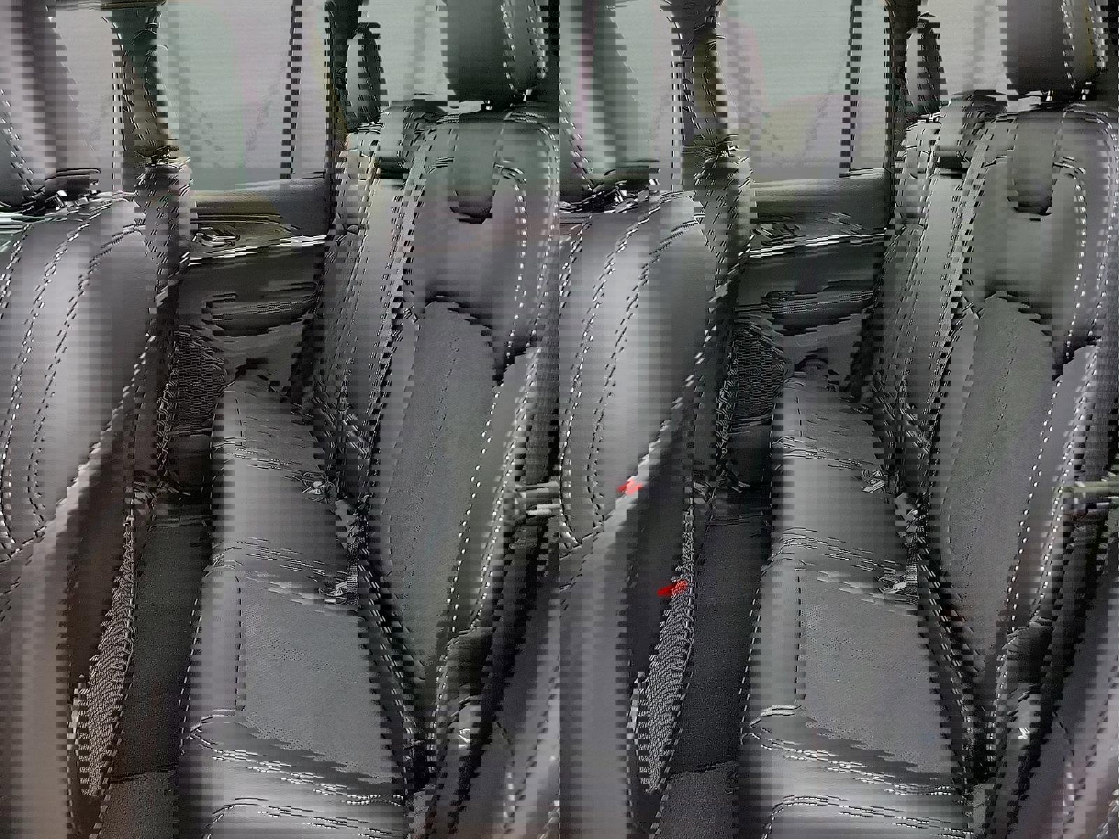 New 2026 Jeep Grand Cherokee Altitude image 8