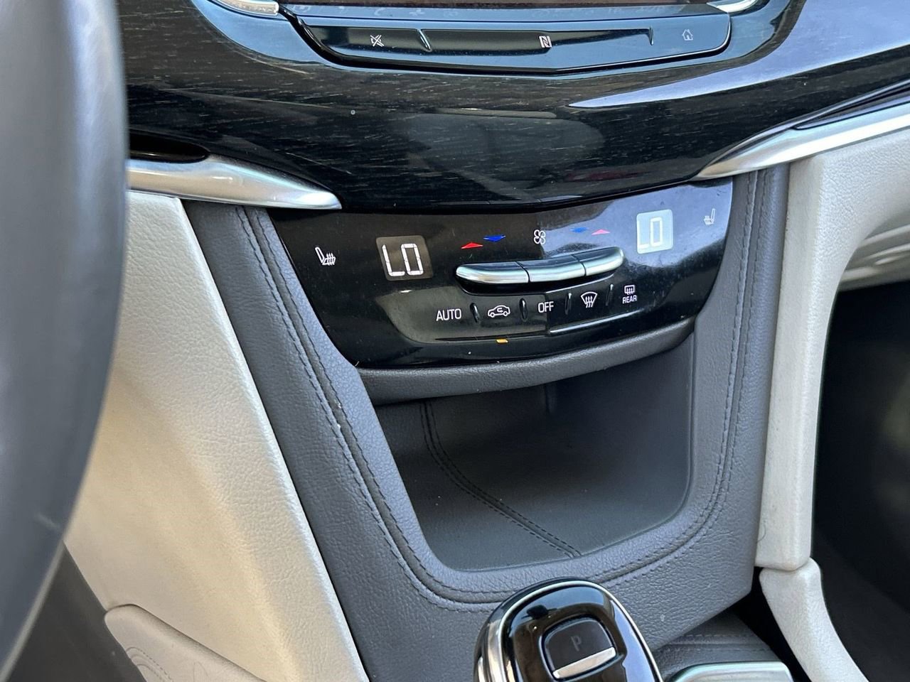 Used 2021 Cadillac XT6 Premium Luxury image 24