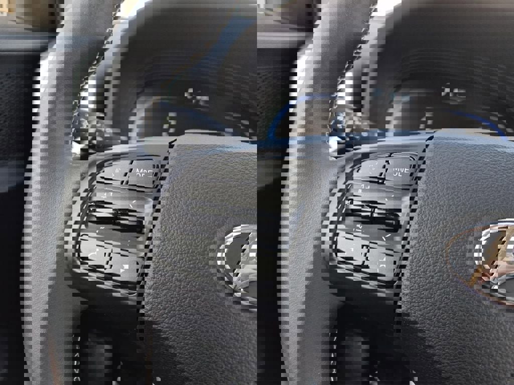 Used 2025 Hyundai Venue Limited image 17