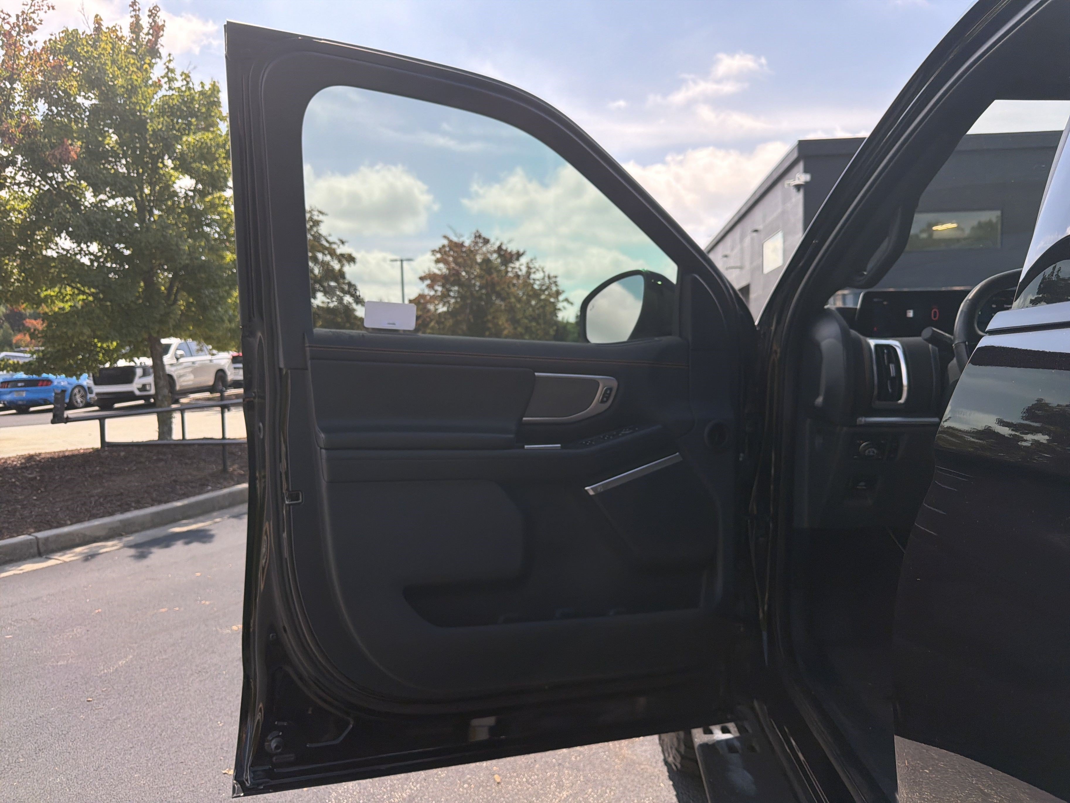 Used 2025 Ford Expedition Tremor AWD/4WD image 30