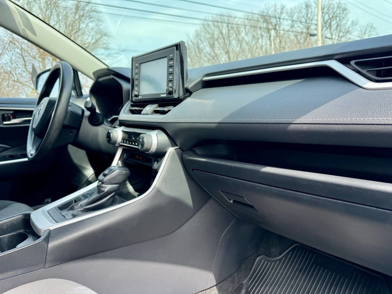 Used 2020 Toyota RAV4 XLE image 23