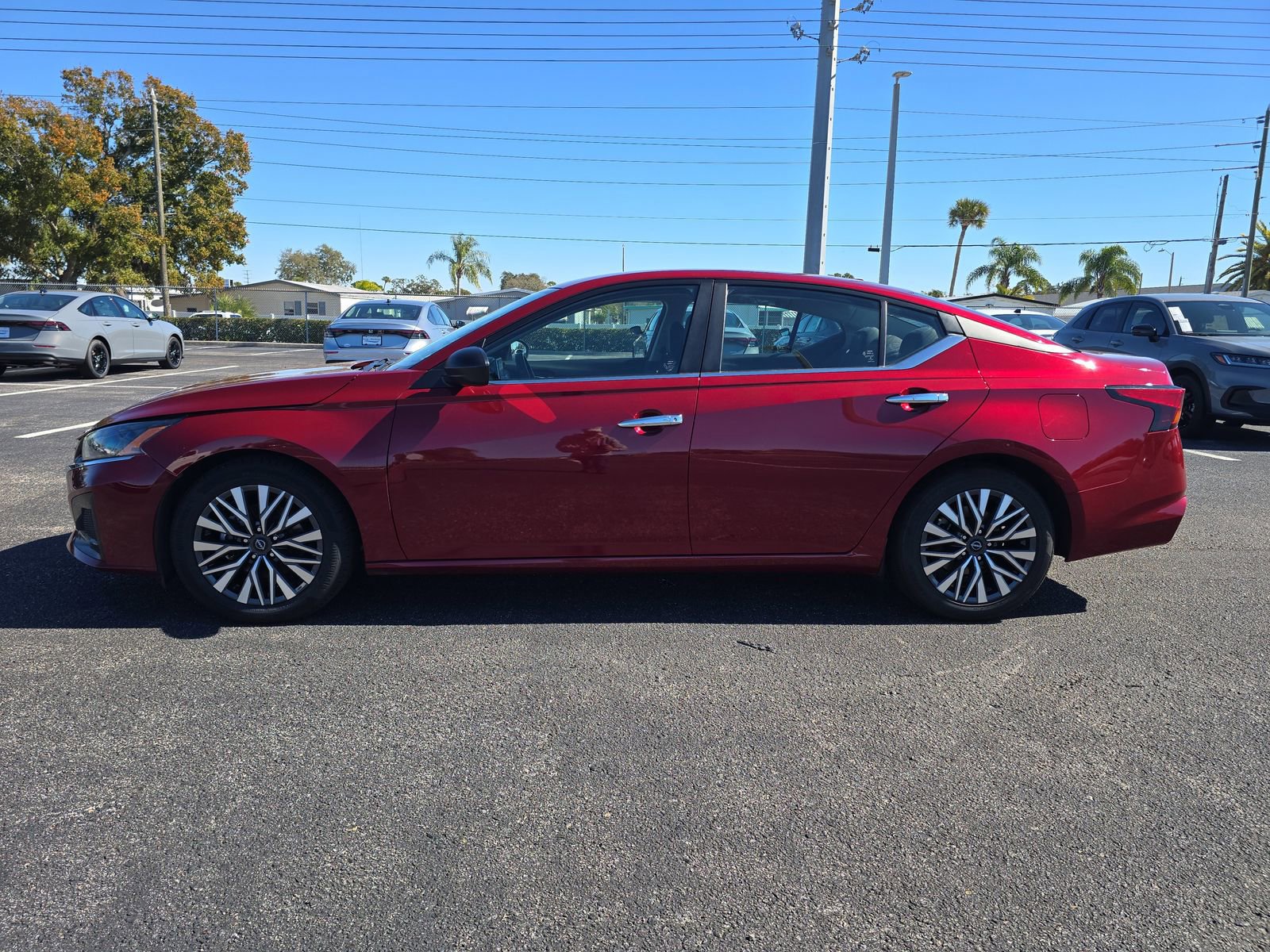 Used 2024 Nissan Altima 2.5 SV image 6