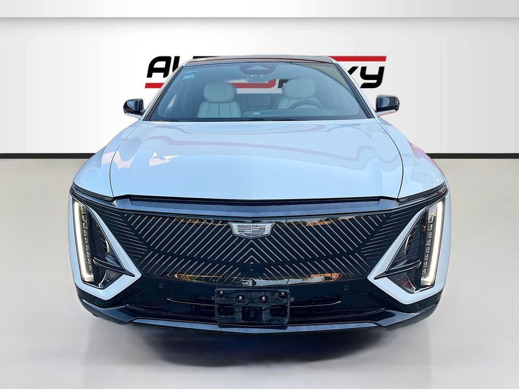 Used 2025 Cadillac Lyriq Luxury AWD/4WD image 2