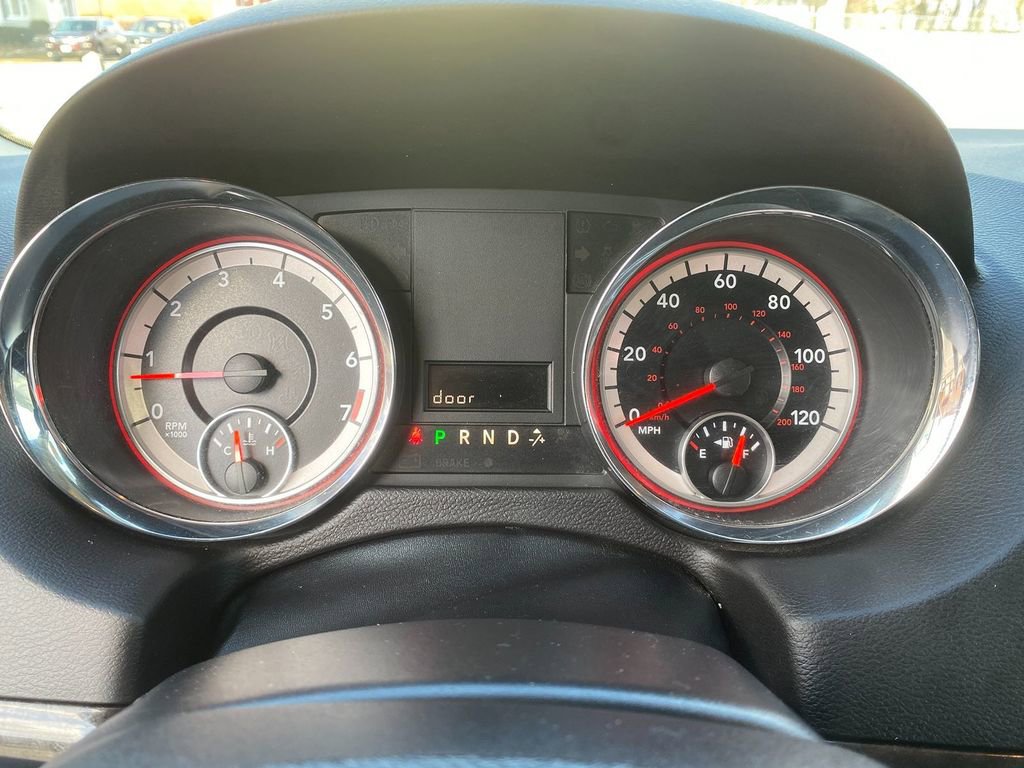 Used 2018 Dodge Grand Caravan SE w/ UConnect Hands-Free Group image 18