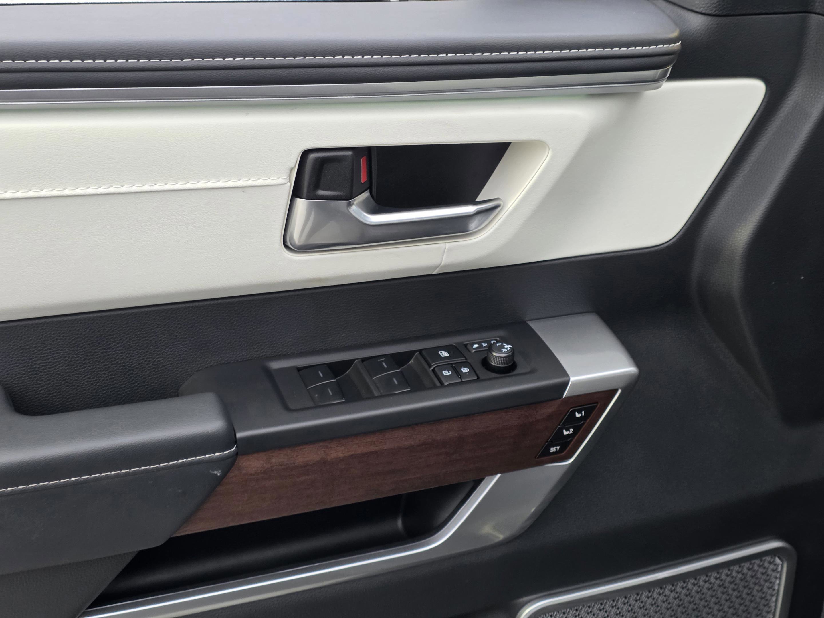 Used 2025 Toyota Sequoia Capstone image 9