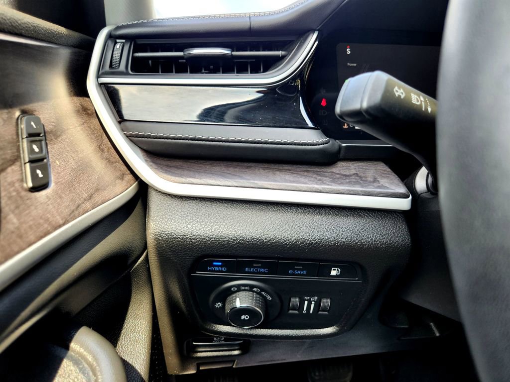 Used 2022 Jeep Grand Cherokee Limited 4xe image 14