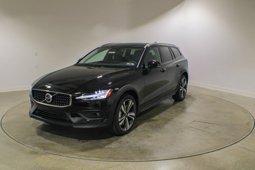 New 2026 Volvo V60 B5 Cross Country Plus w/ Climate Package AWD/4WD image 1