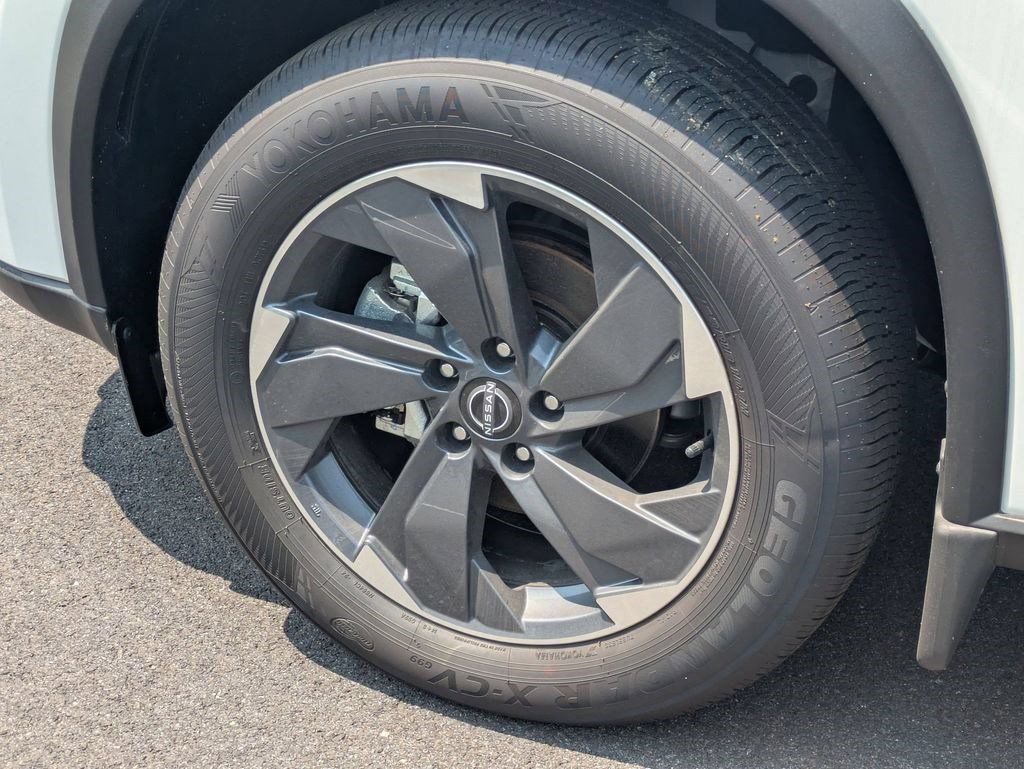 New 2025 Nissan Rogue SV AWD/4WD image 38