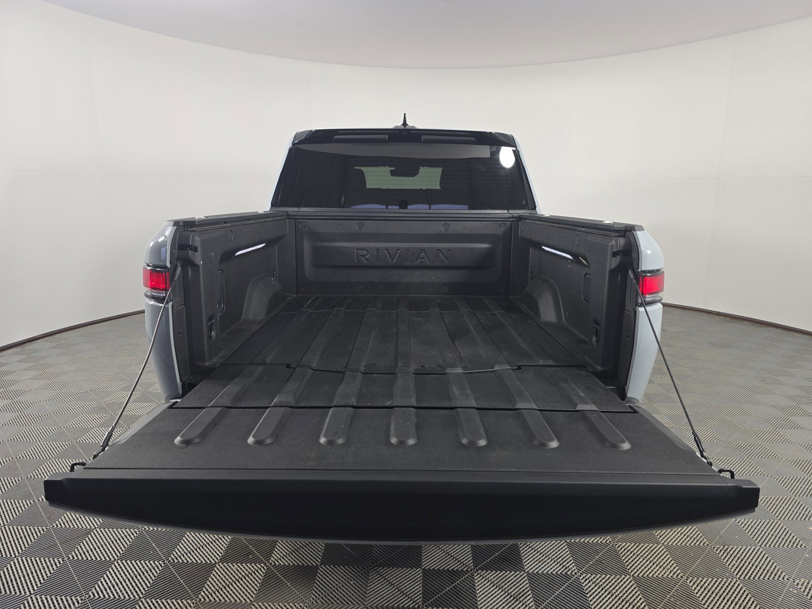 Used 2023 Rivian R1T Adventure AWD/4WD image 15