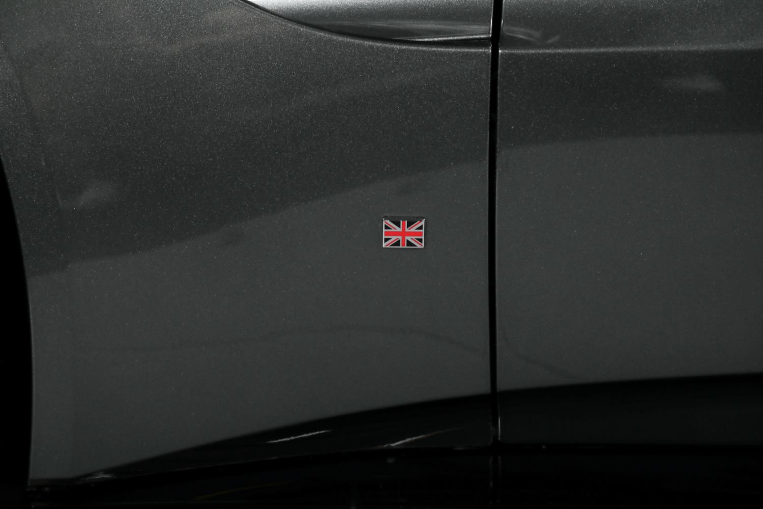 Used 2019 Aston Martin V8 Vantage Coupe RWD image 17
