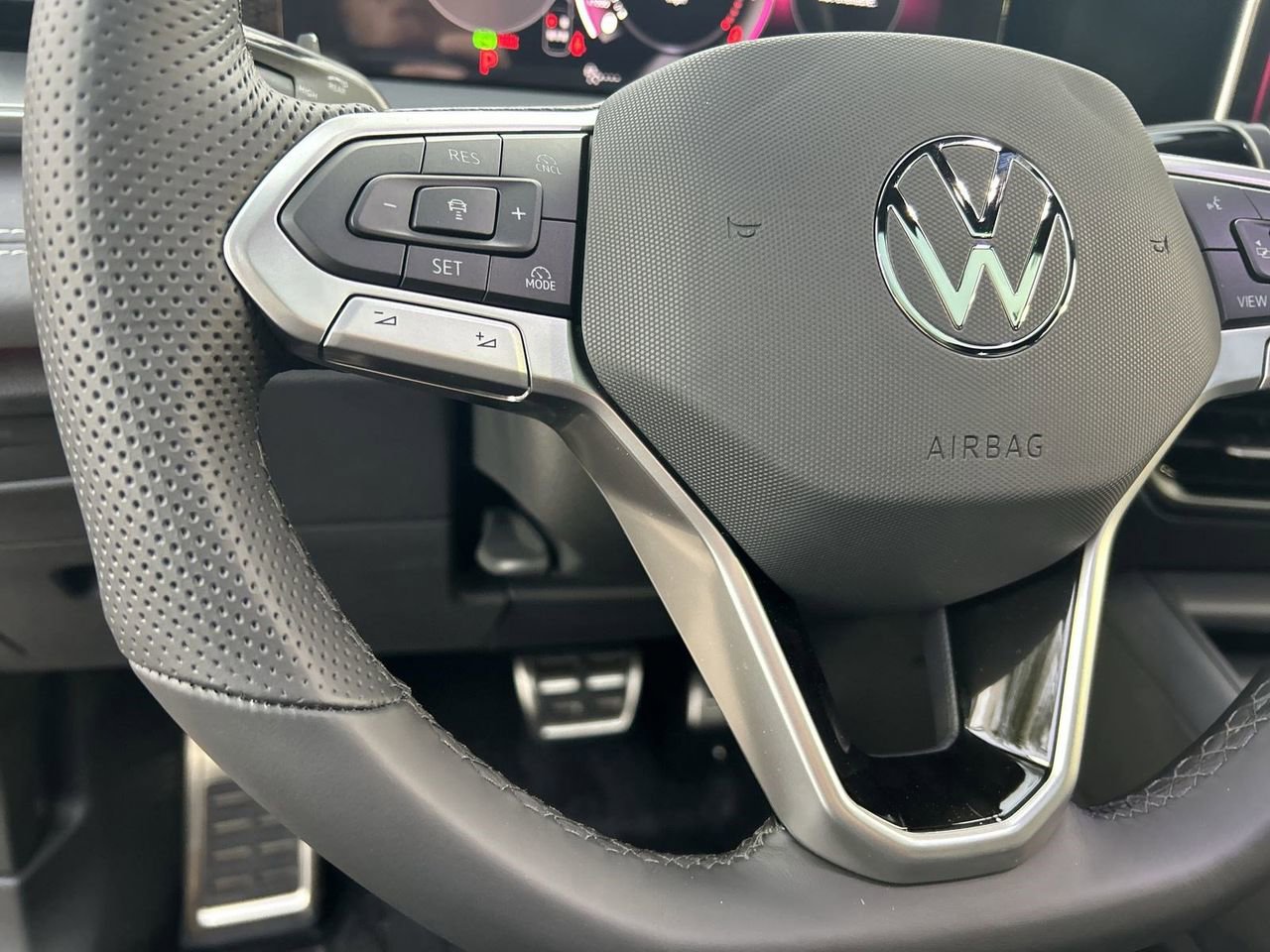 New 2026 Volkswagen Tiguan SE R-Line image 20