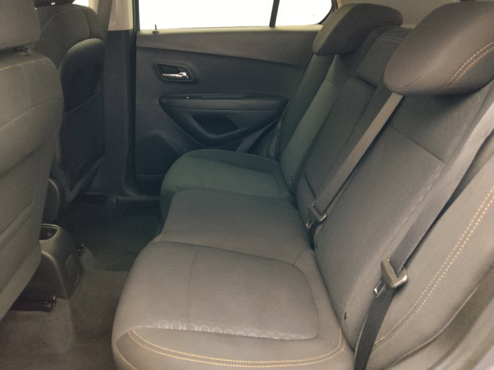 Used 2020 Chevrolet Trax LS FWD image 18