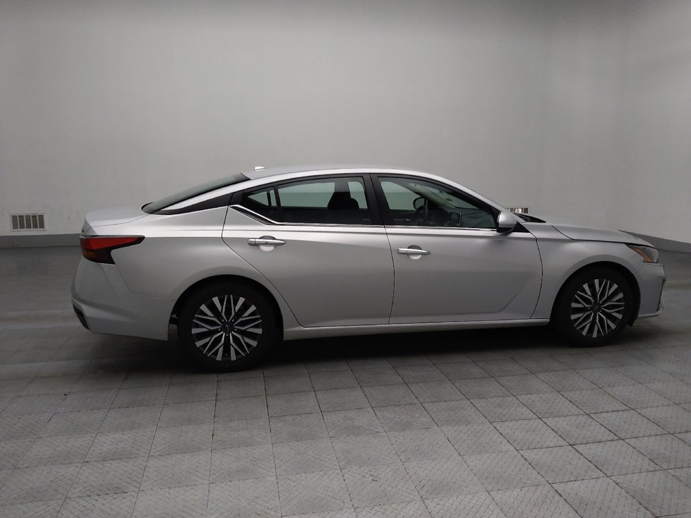 Used 2023 Nissan Altima 2.5 SV image 10