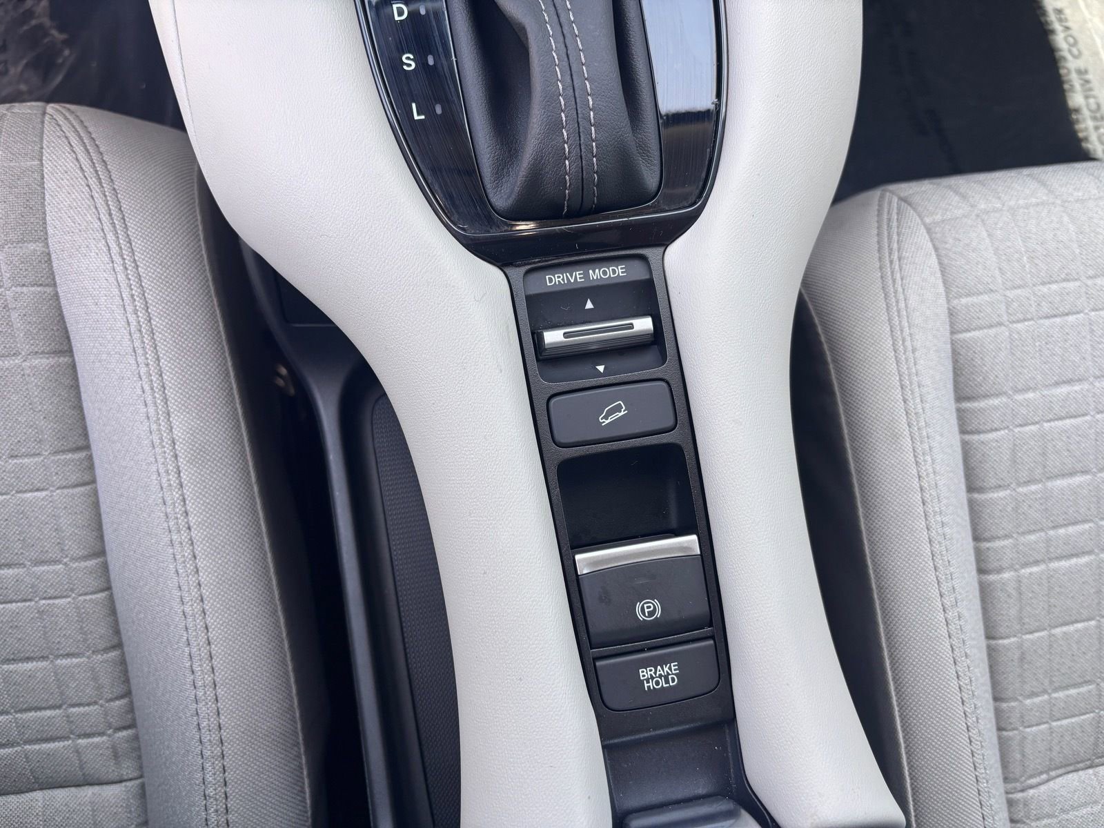 Certified 2025 Honda HR-V LX image 30