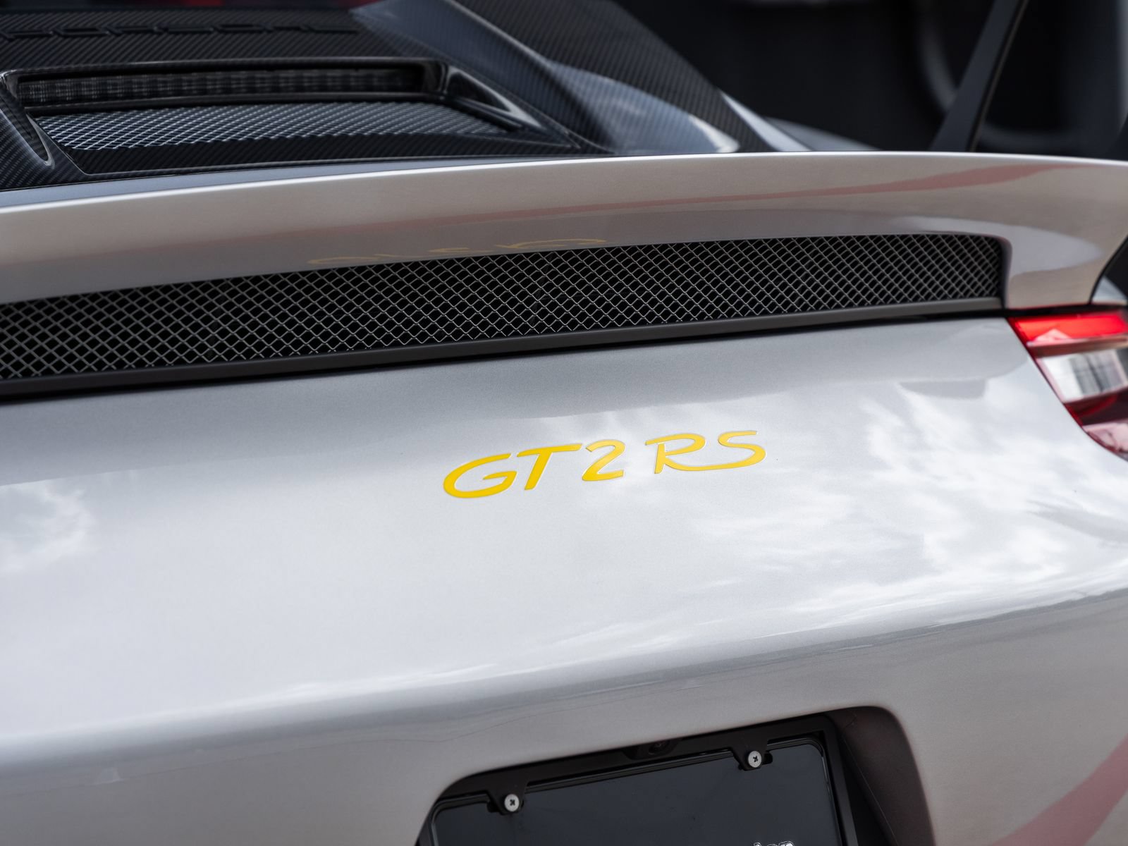 Certified 2018 Porsche 911 GT2 RS RWD image 17