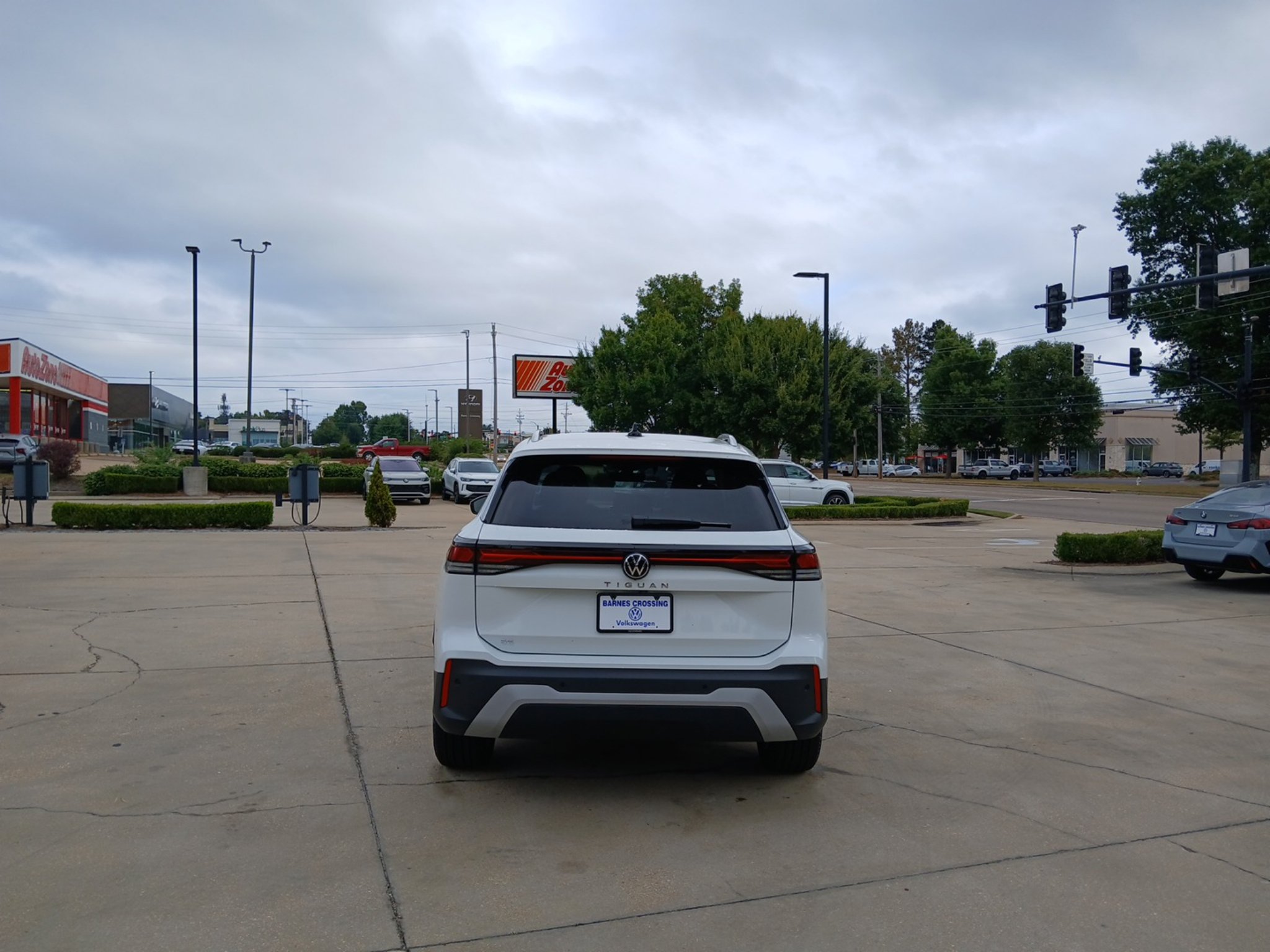 New 2026 Volkswagen Tiguan SE FWD image 6
