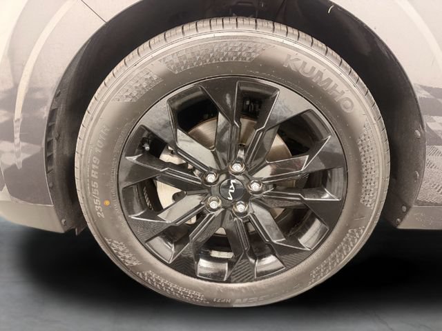 Used 2024 Kia Carnival SX FWD image 12