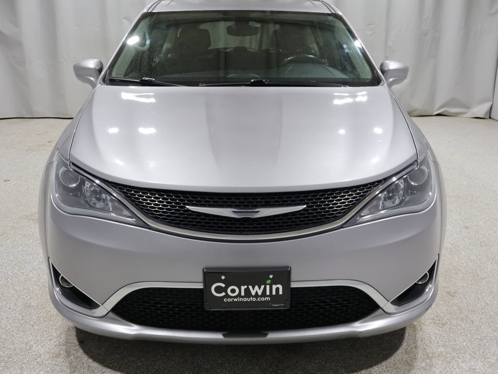 Used 2017 Chrysler Pacifica Touring-L w/ Tire & Wheel Group FWD image 7