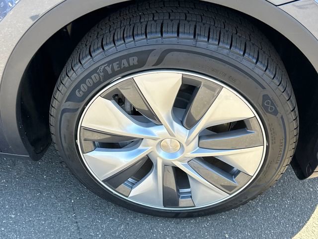 Used 2023 Tesla Model Y Long Range image 7