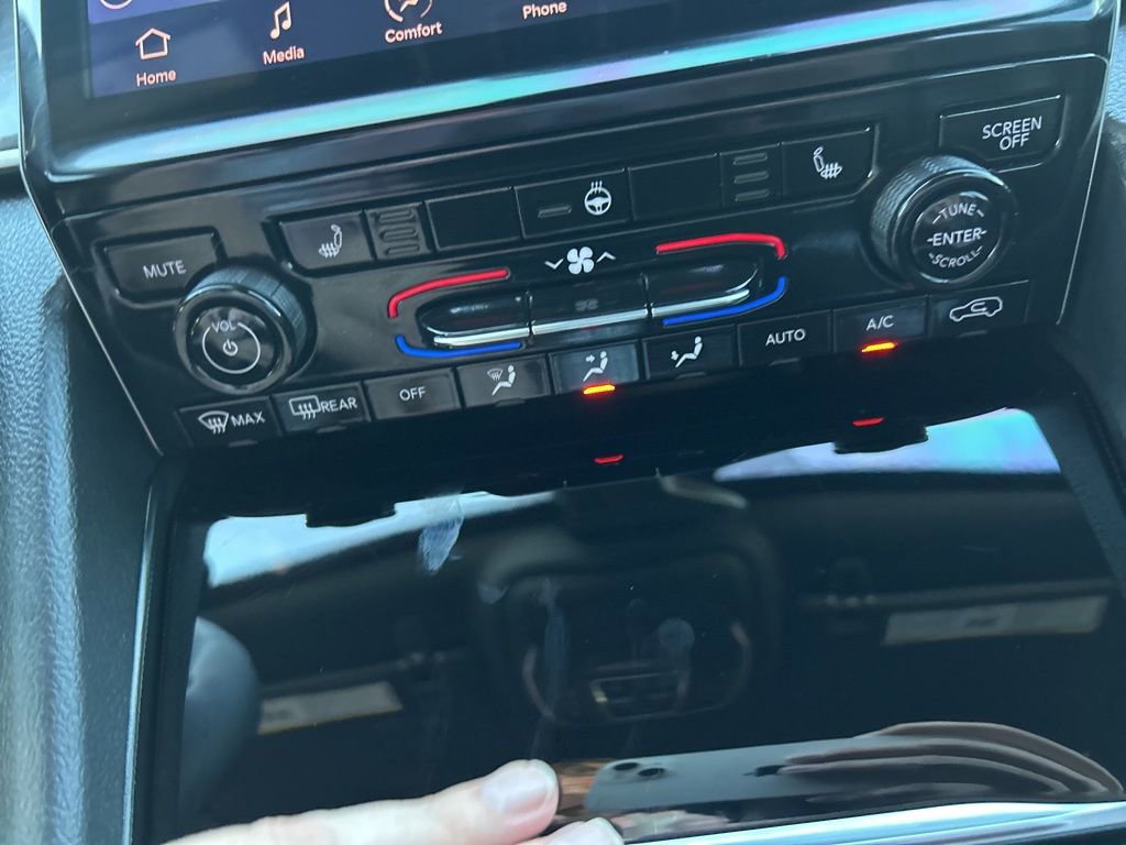 Used 2025 Jeep Grand Cherokee L Limited w/ Black Appearance Package image 23