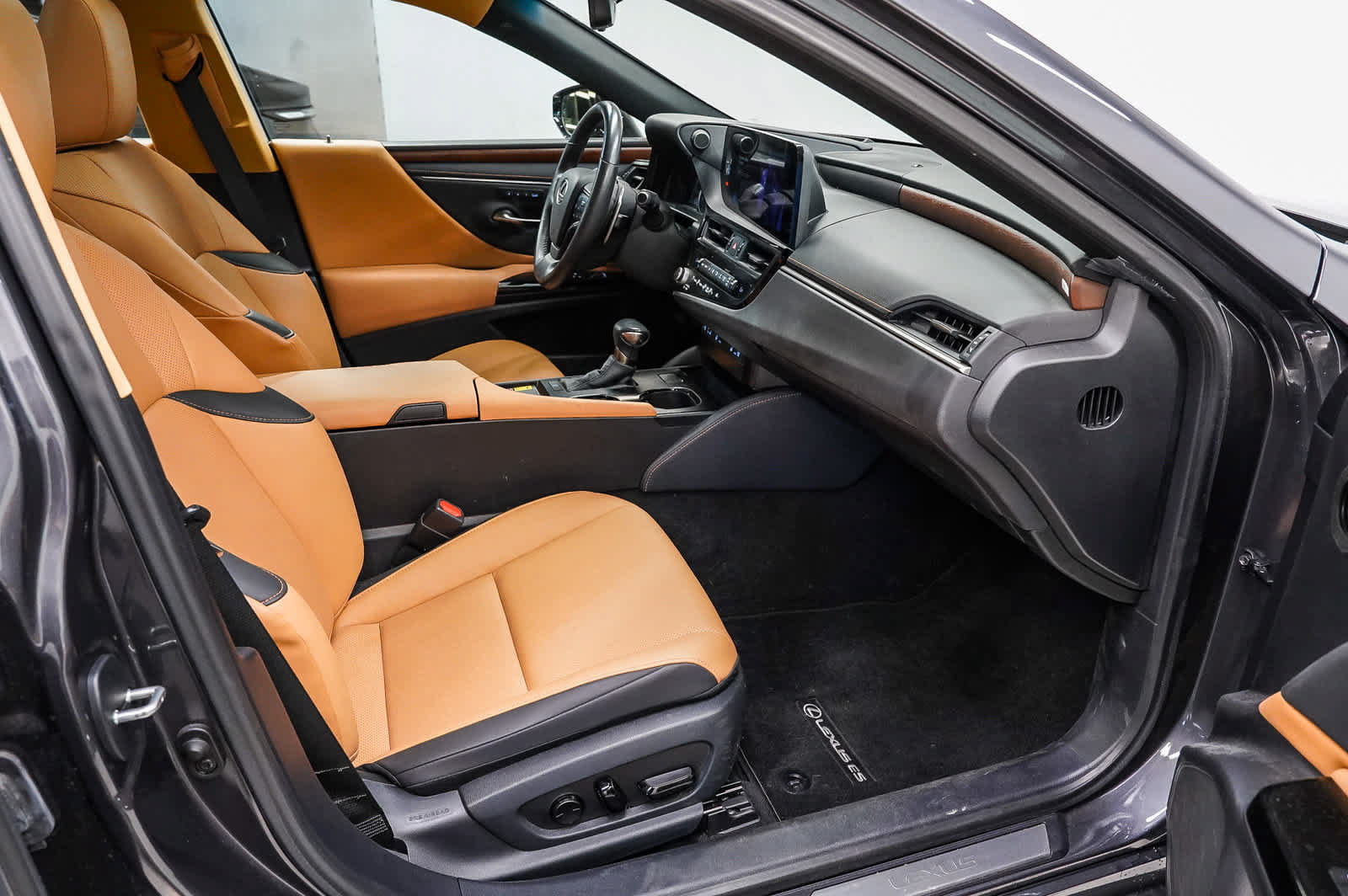Used 2024 Lexus ES 350 w/ Premium Package FWD image 17