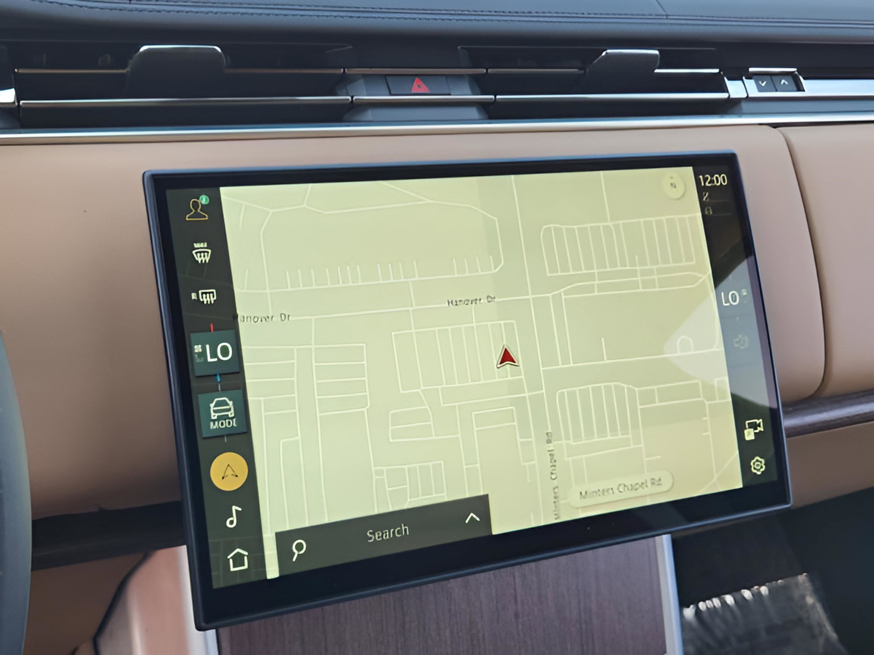 Certified 2025 Land Rover Range Rover SE image 13