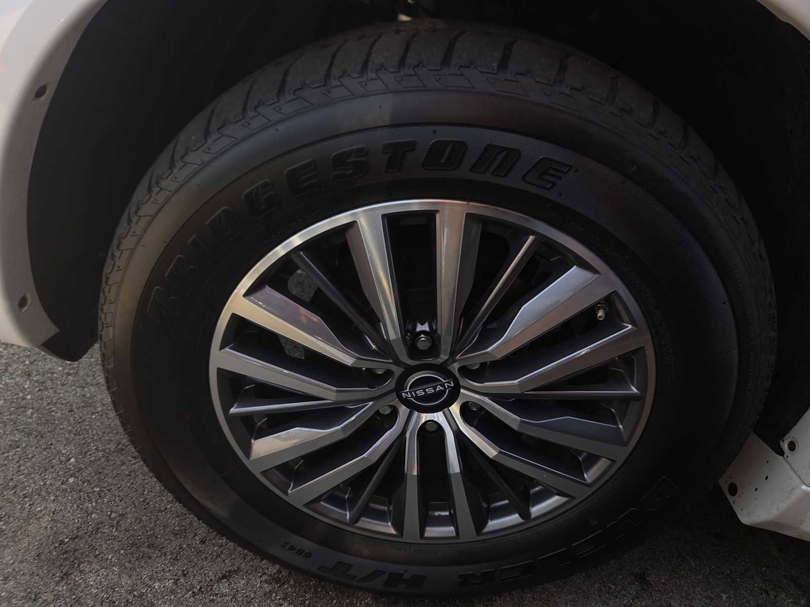 Used 2024 Nissan Armada SL w/ Captain's Chairs Package image 8