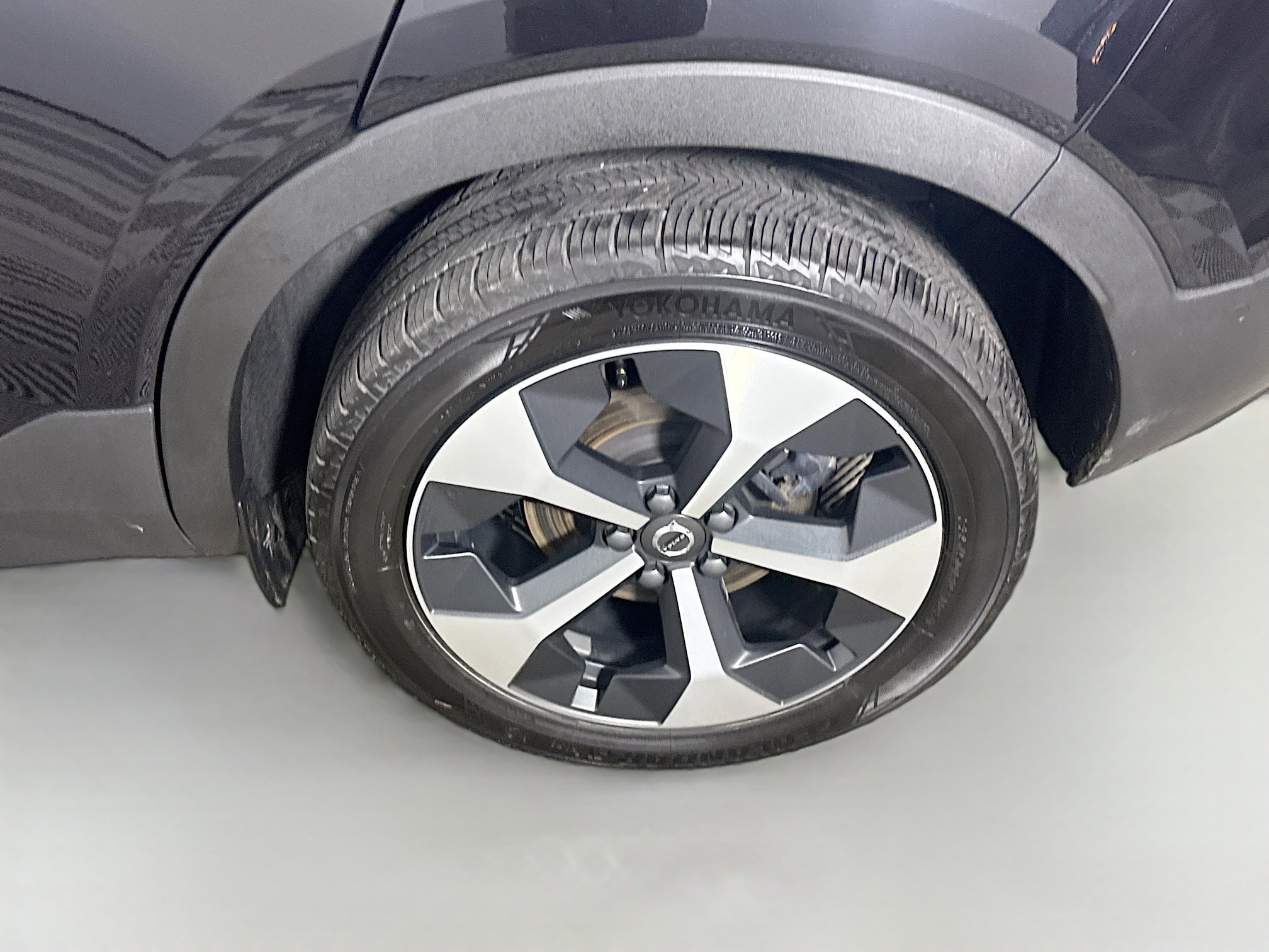 Used 2024 Volvo XC40 B5 Plus image 37