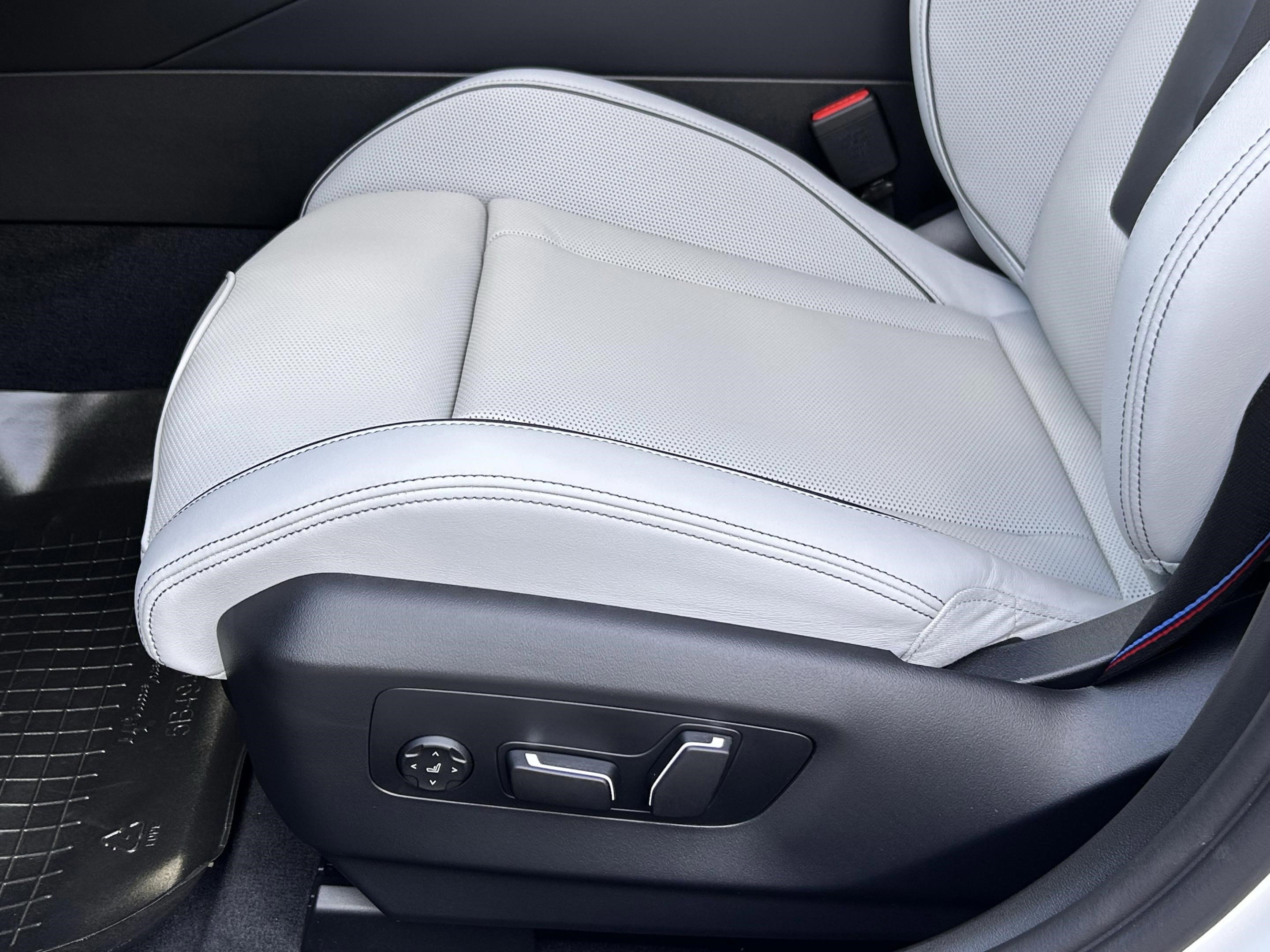 Used 2026 BMW M5 w/ Executive Package image 28