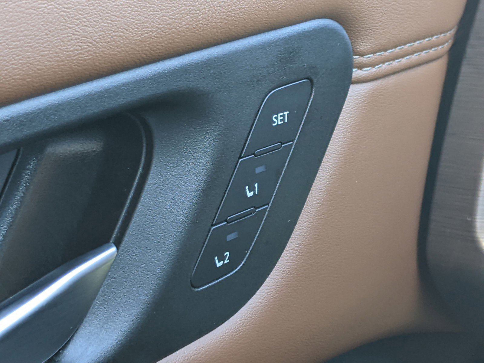 Used 2024 Nissan Pathfinder Platinum w/ Cargo Package image 21