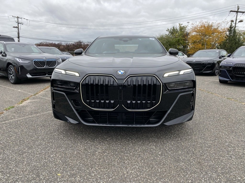 New 2026 BMW 760i xDrive w/ Premium Package image 2
