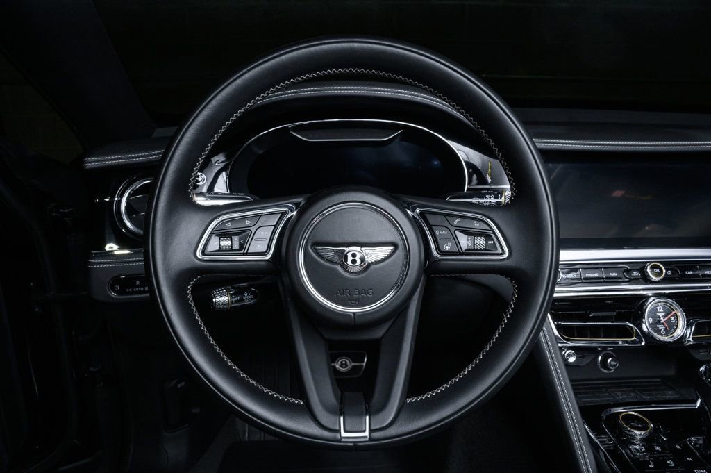 Used 2022 Bentley Flying Spur Plug-In Hybrid AWD/4WD image 11