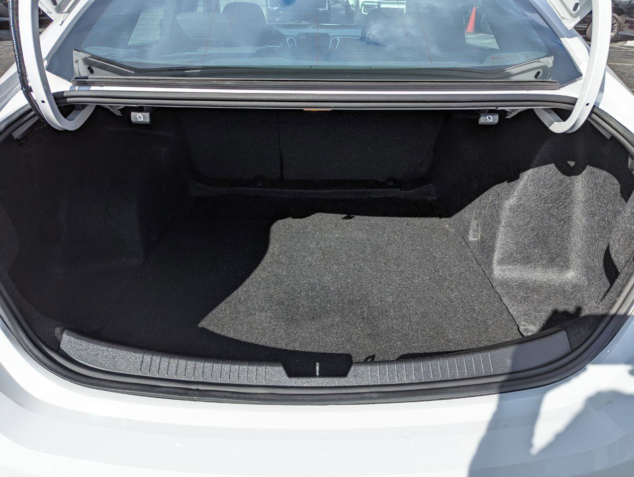 Used 2020 Chevrolet Malibu LT image 39