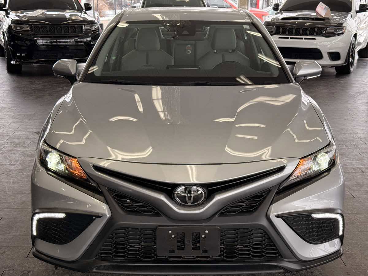 Used 2023 Toyota Camry SE AWD/4WD image 3