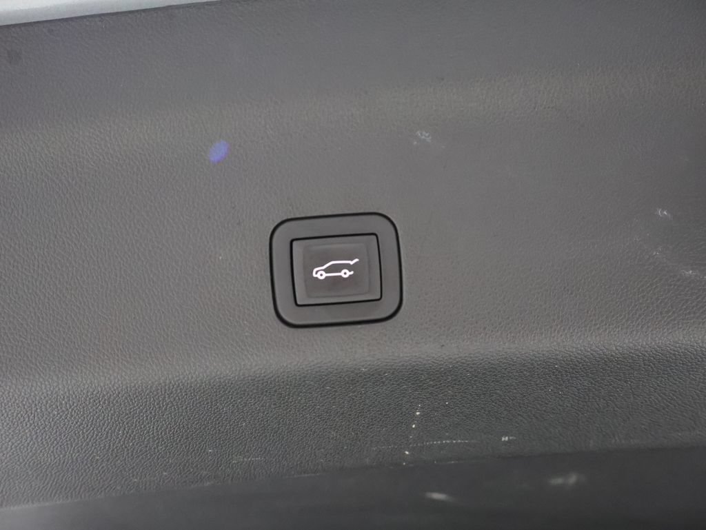 Used 2025 Chevrolet Tahoe High Country AWD/4WD image 23