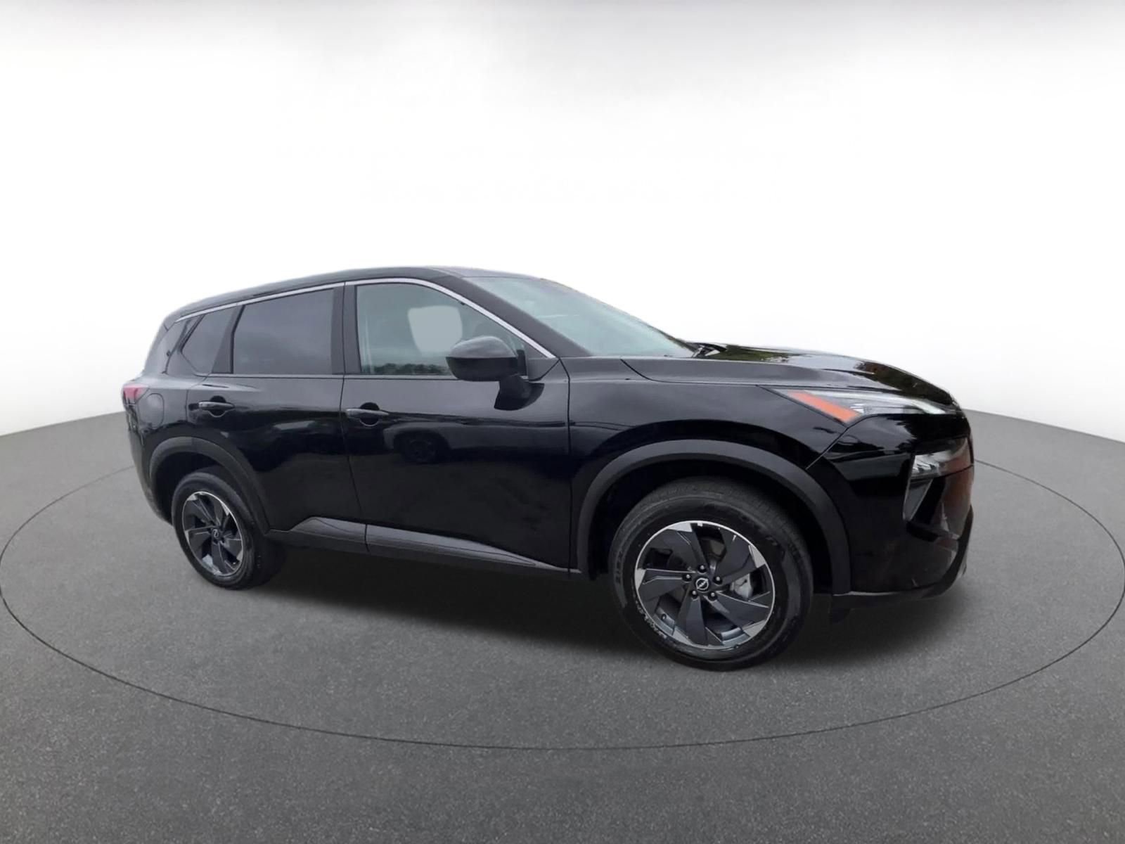 Used 2025 Nissan Rogue SV FWD image 2