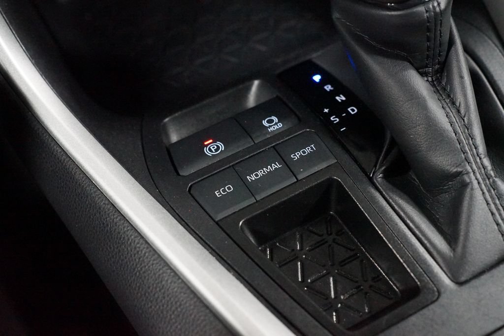 Certified 2025 Toyota RAV4 XLE FWD image 22