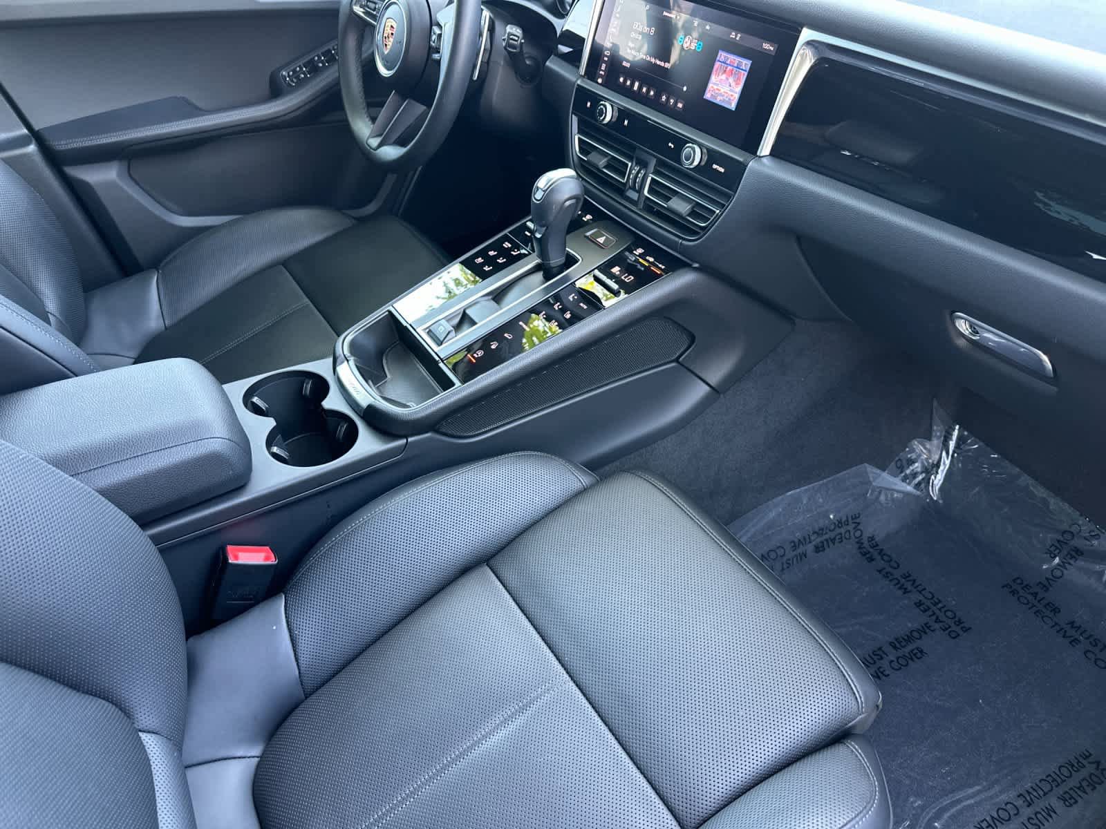 Certified 2025 Porsche Macan AWD/4WD image 17