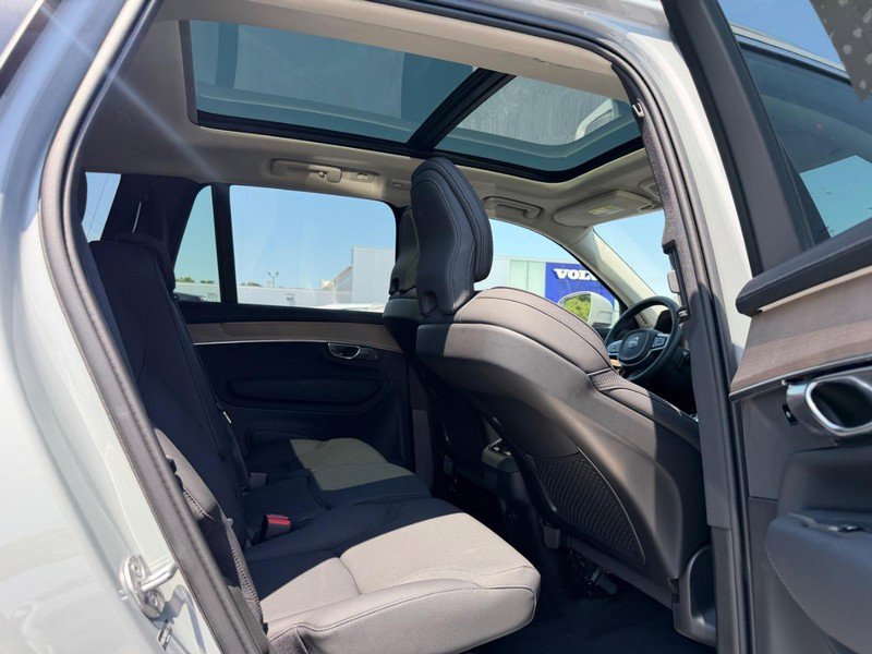 Certified 2025 Volvo XC90 B6 Plus AWD/4WD image 11