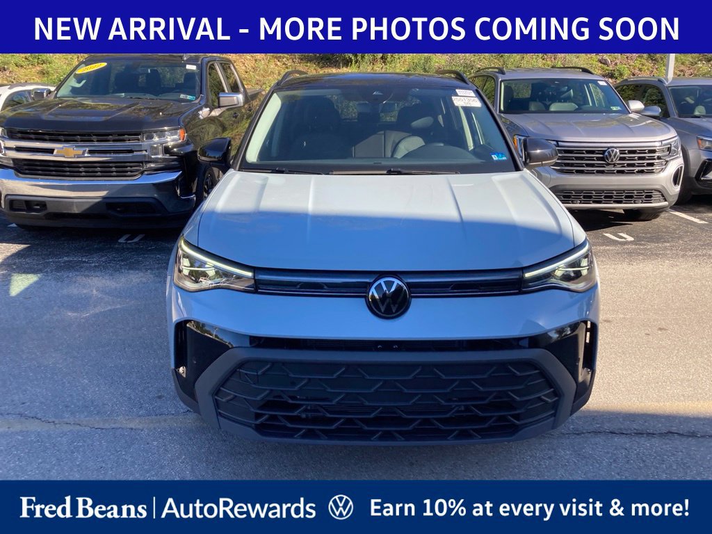 Used 2025 Volkswagen Taos SE AWD/4WD image 2