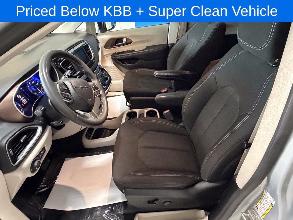 Used 2023 Chrysler Voyager LX FWD image 10